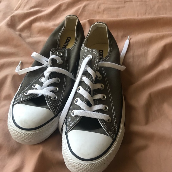 Grey all stars/Chuck Taylor’s